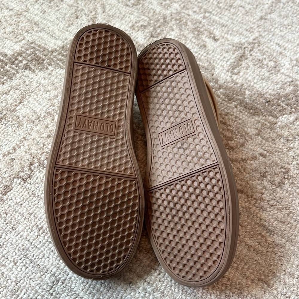 Old Navy Boys casual shoes  size 2 - Picture 4 of 4